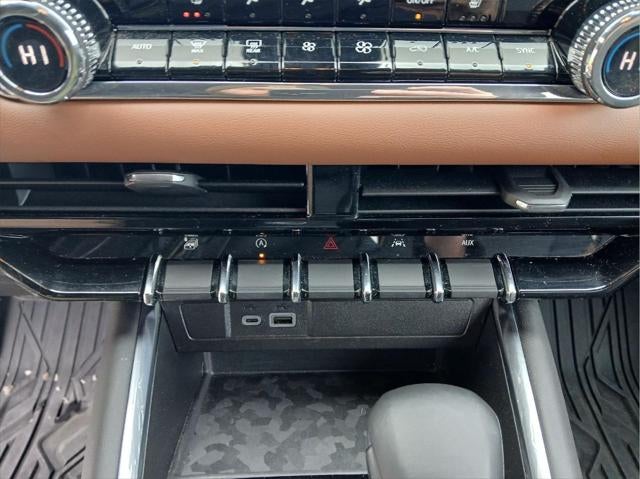 2023 GMC Canyon 4WD AT4