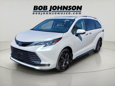 2025 Toyota Sienna Platinum 7-Passenger