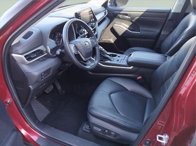 2022 Toyota HIGHLANDER XLE