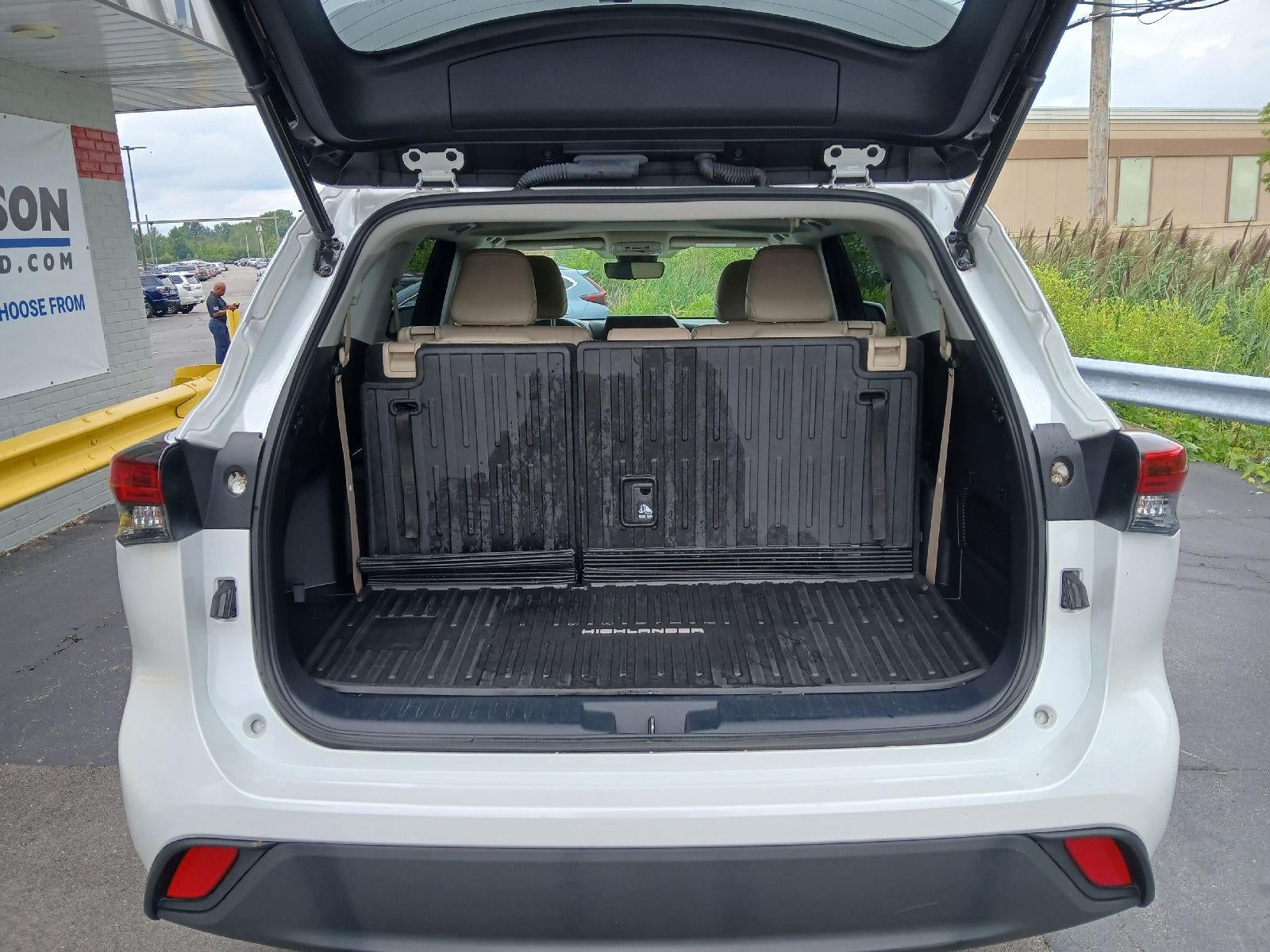 2023 Toyota Highlander Hybrid XLE