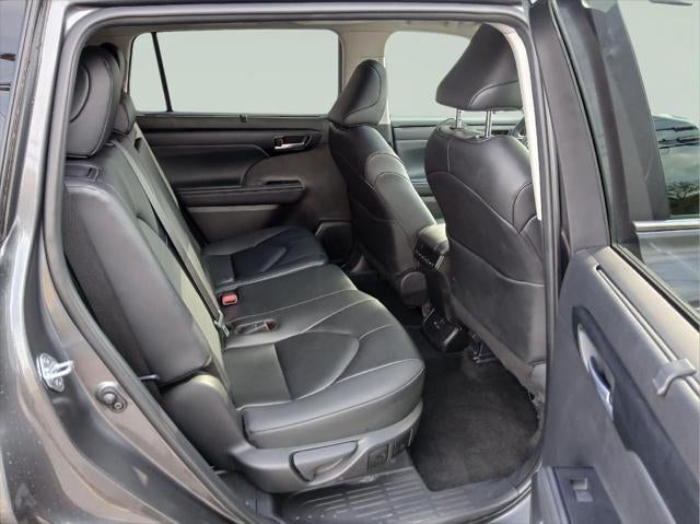 2025 Toyota HIGHLANDER XLE