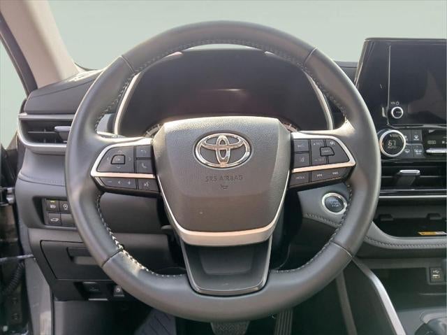 2025 Toyota HIGHLANDER XLE
