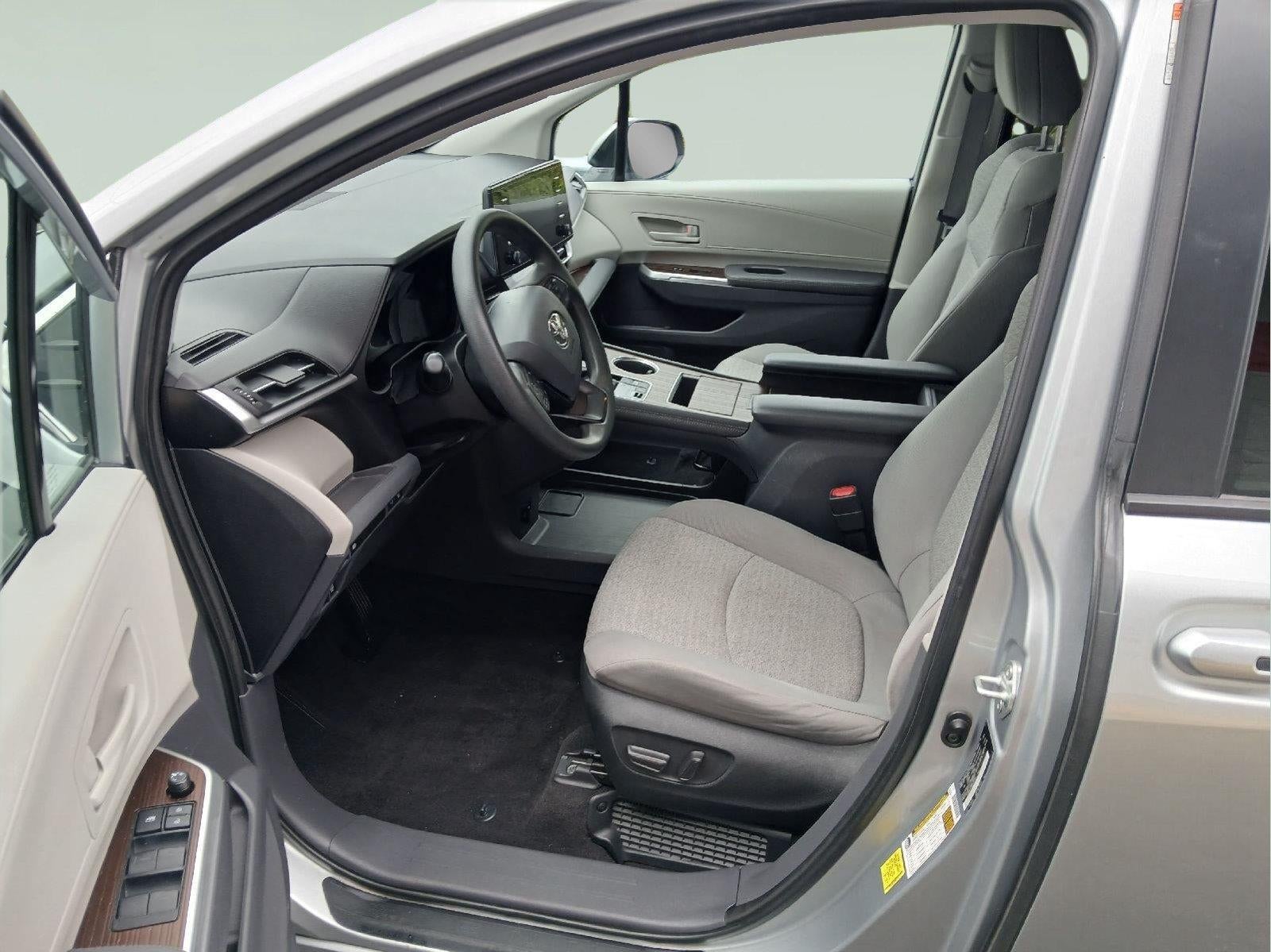 2022 Toyota Sienna LE