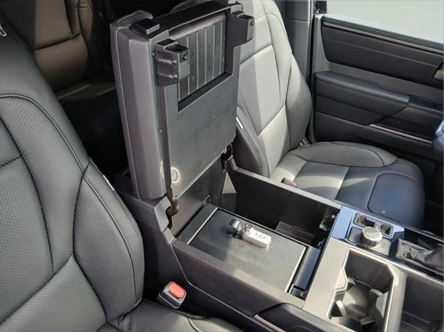 2025 Toyota TUNDRA 4X4 SR5