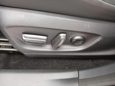 2025 Toyota CROWN SIGNIA XLE