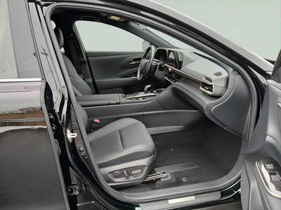 2025 Toyota CROWN SIGNIA XLE