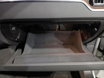 2023 Volvo XC60 Plus Dark Theme