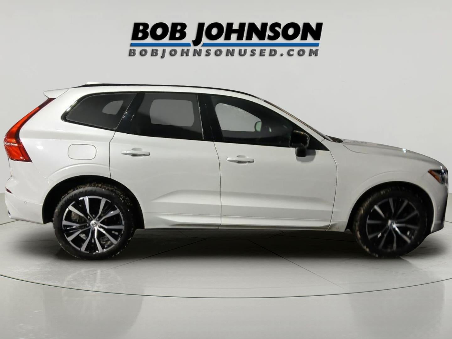 2023 Volvo XC60 Plus Dark Theme