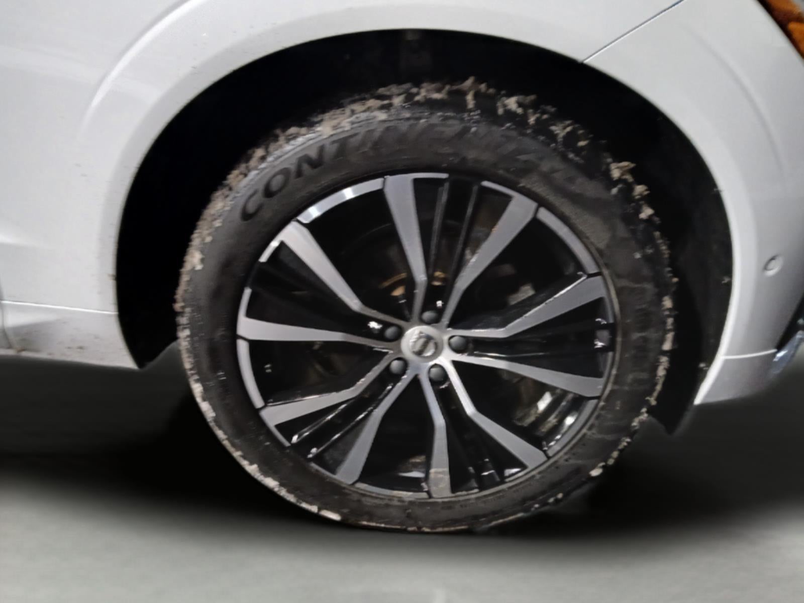 2023 Volvo XC60 Plus Dark Theme