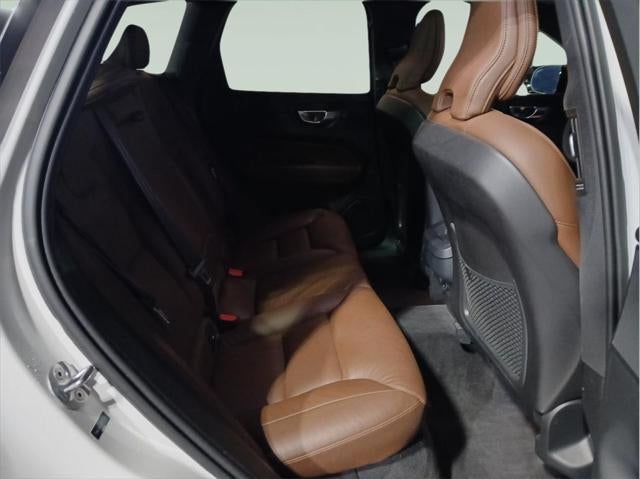 2023 Volvo XC60 Plus Dark Theme