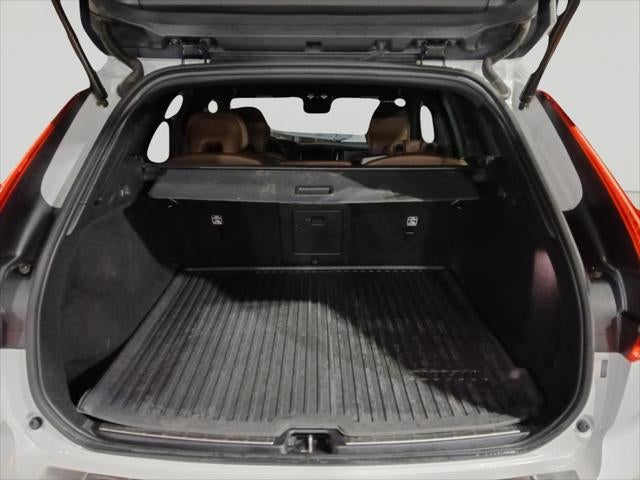 2023 Volvo XC60 Plus Dark Theme