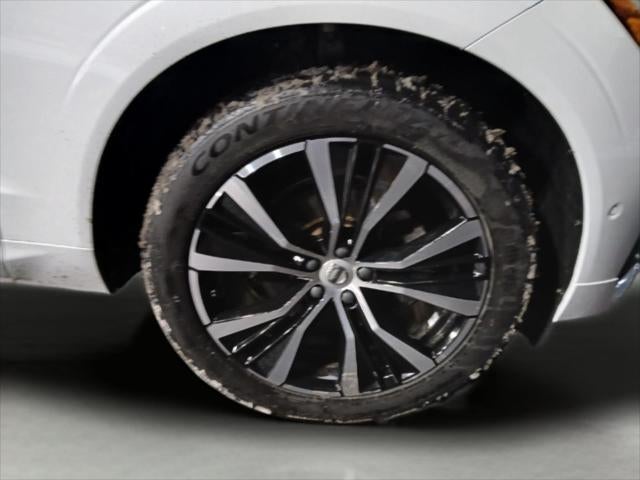 2023 Volvo XC60 Plus Dark Theme