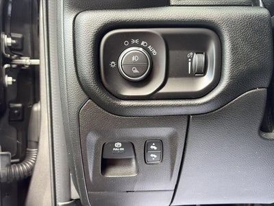 2022 RAM 1500 Big Horn Crew Cab 4x4 5'7" Box