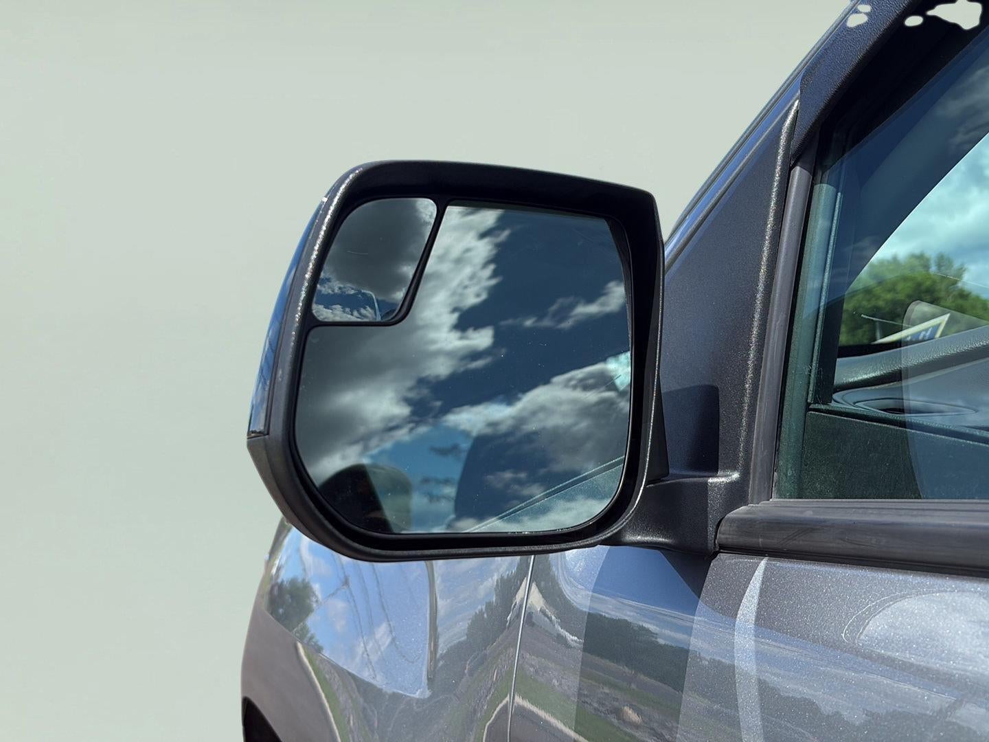 2022 GMC Canyon 4WD AT4 w/Leather