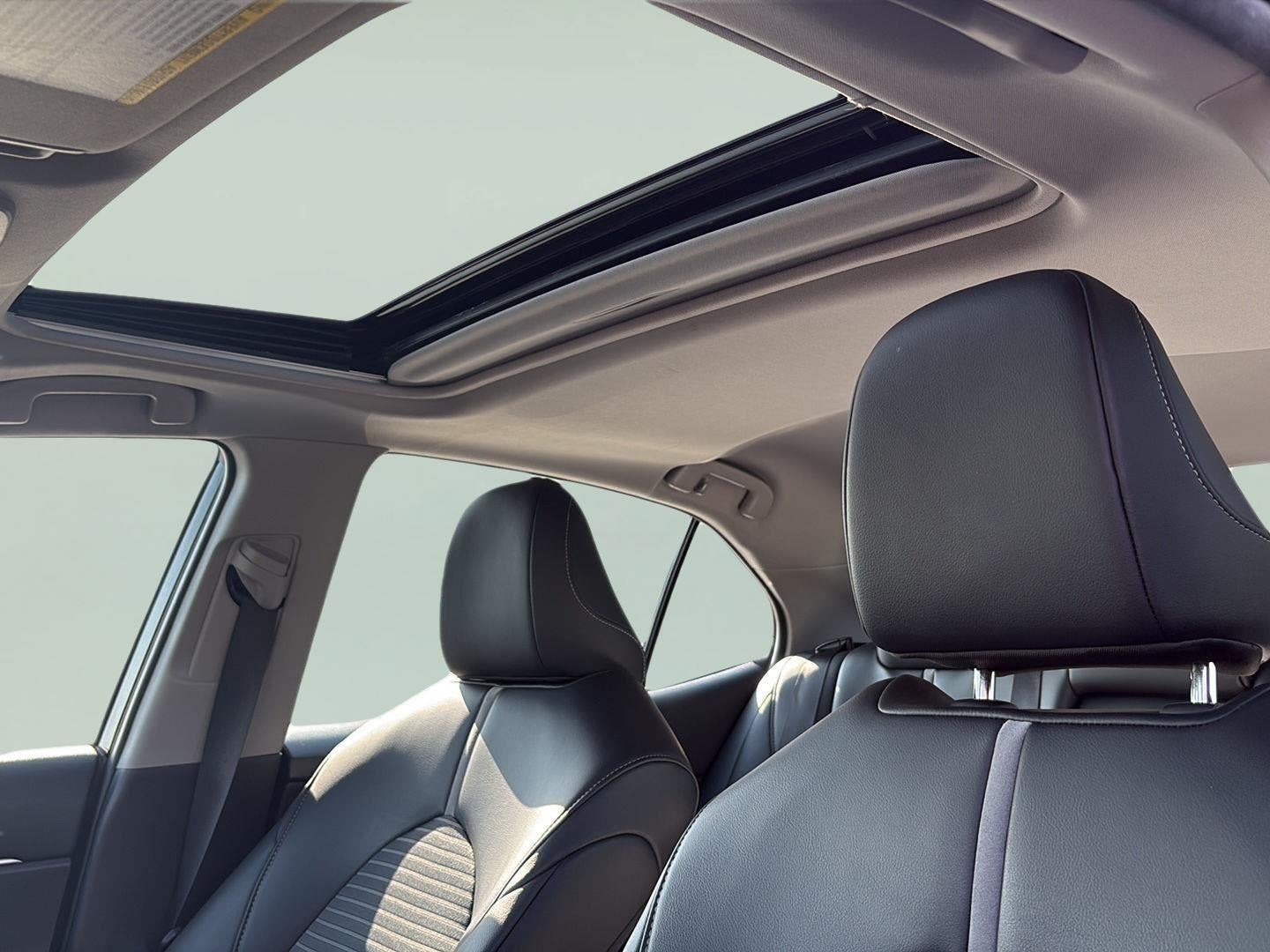 2021 Toyota Camry SE Hybrid