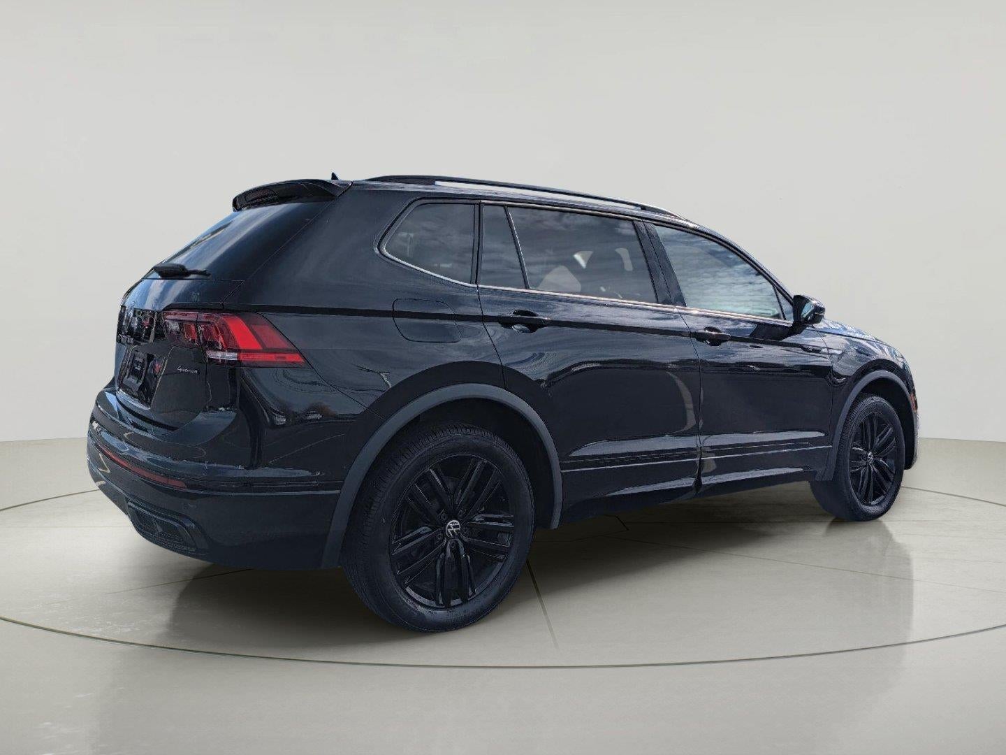 2022 Volkswagen Tiguan SE R-Line Black