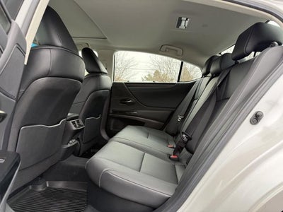 2024 Lexus ES 300h SEDAN