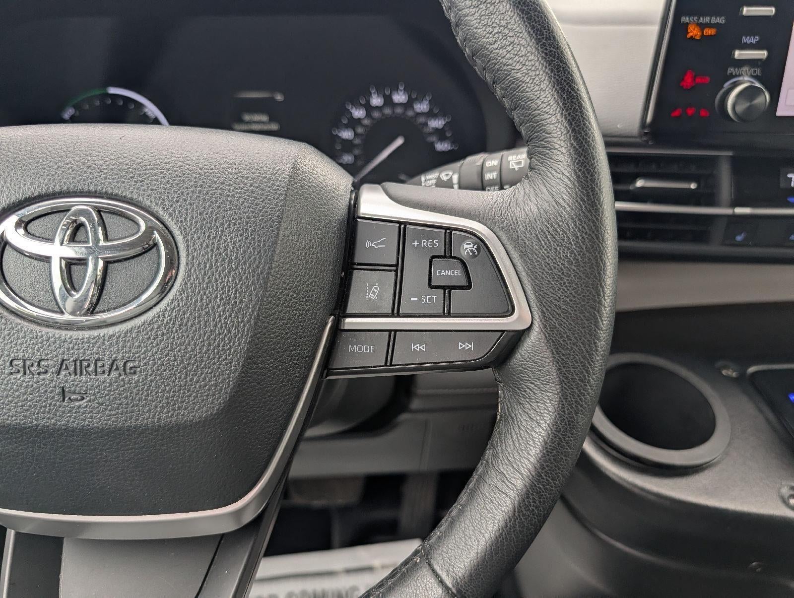 2022 Toyota Sienna XLE 8-Passenger
