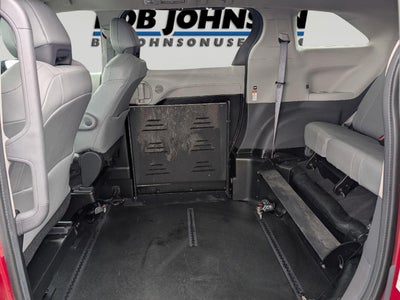 2022 Toyota Sienna XLE 8-Passenger