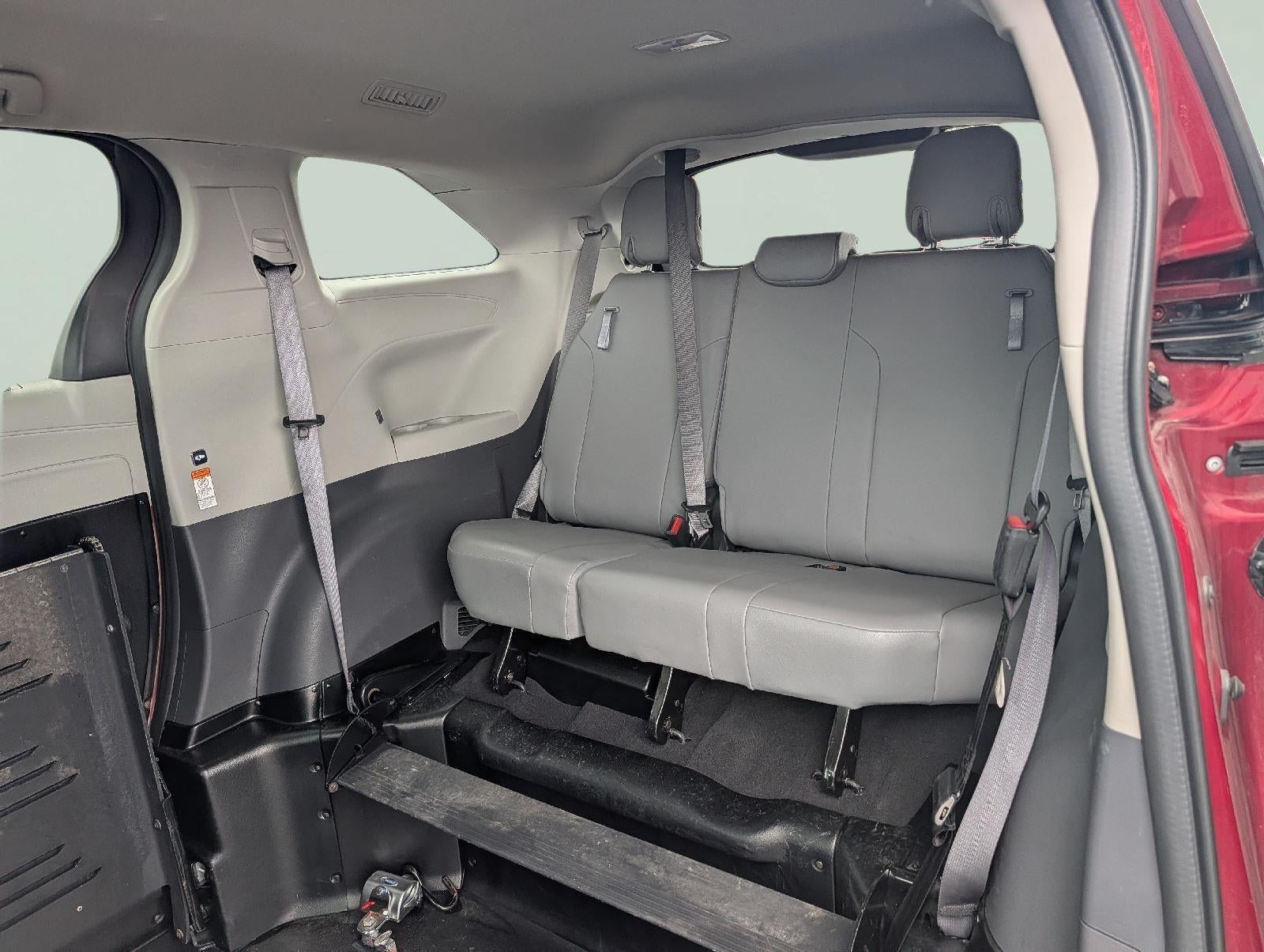 2022 Toyota Sienna XLE 8-Passenger