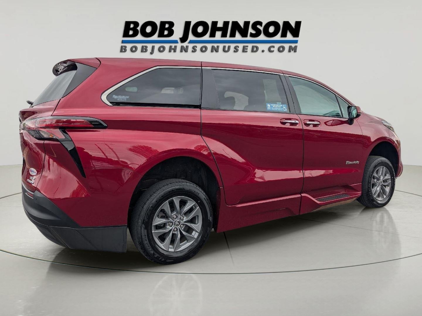 2022 Toyota Sienna XLE 8-Passenger