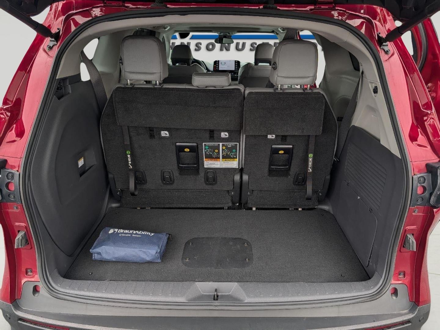 2022 Toyota Sienna XLE 8-Passenger