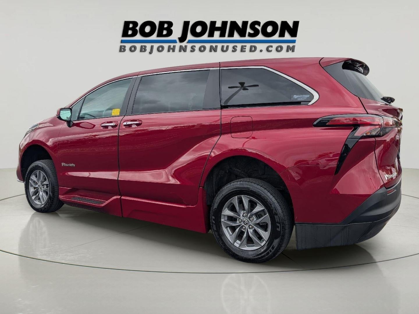 2022 Toyota Sienna XLE 8-Passenger