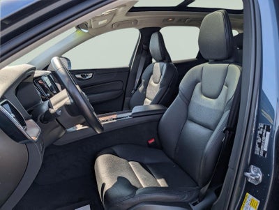 2022 Volvo XC60 Momentum