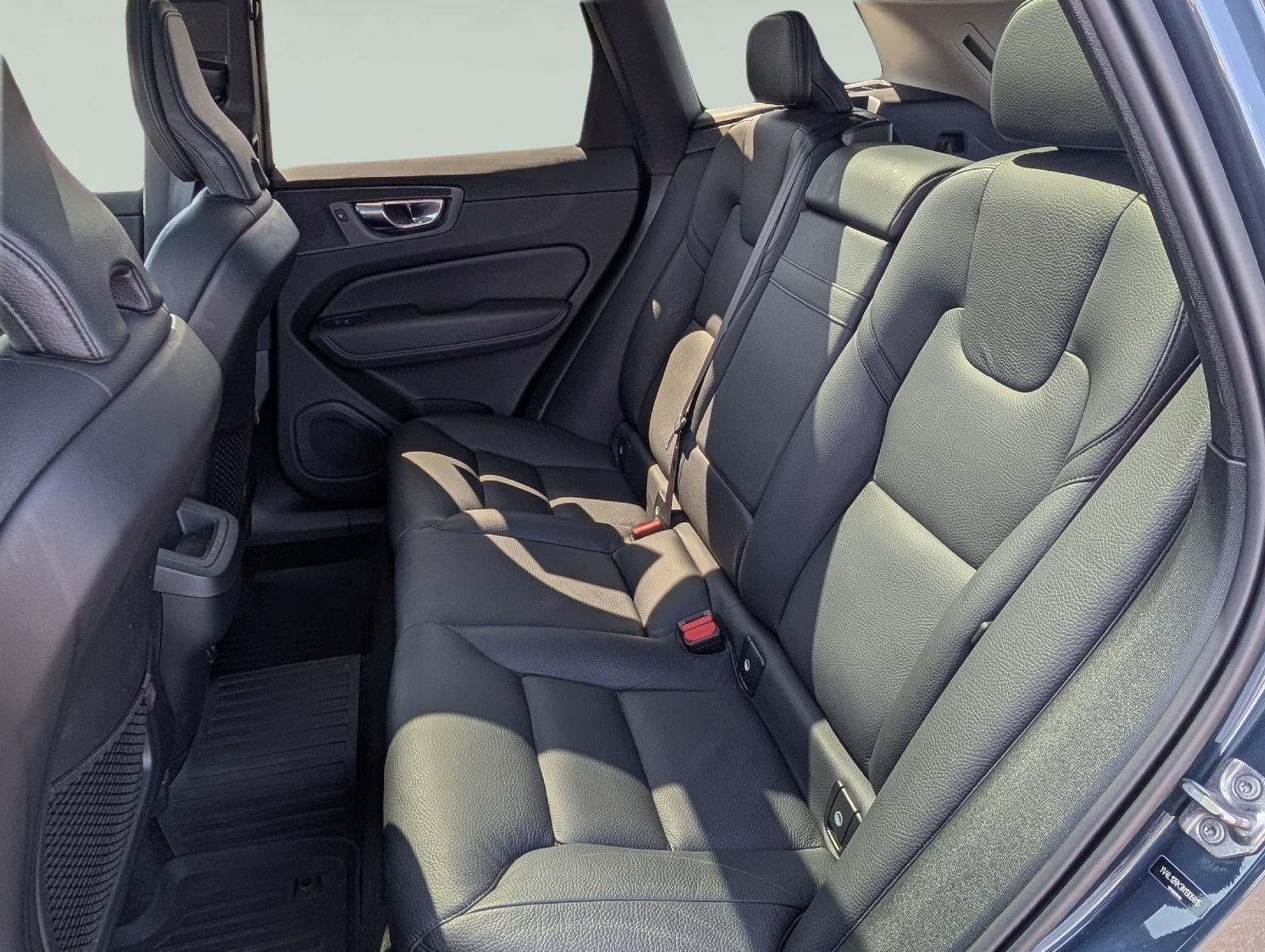 2022 Volvo XC60 Momentum