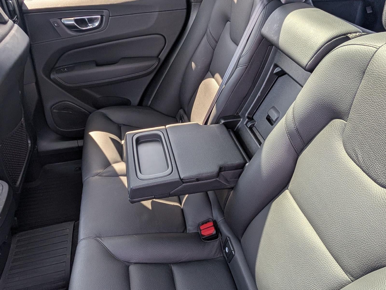 2022 Volvo XC60 Momentum