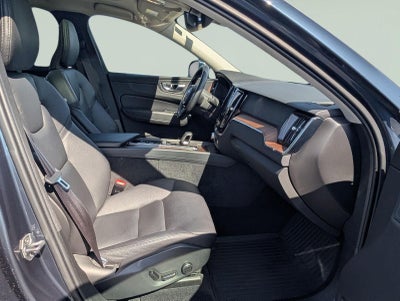 2022 Volvo XC60 Momentum
