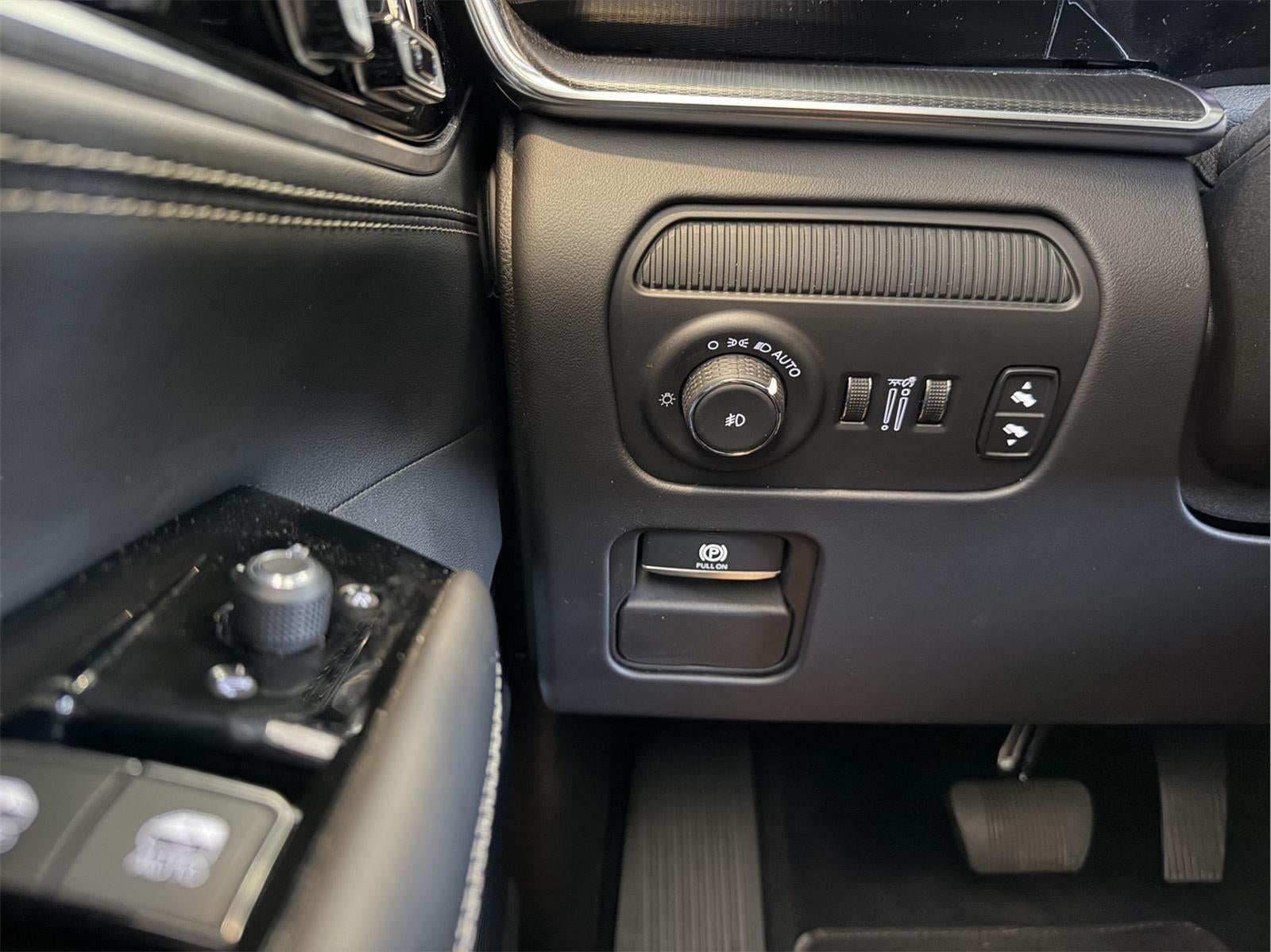 2023 Jeep Grand Wagoneer Series II Obsidian