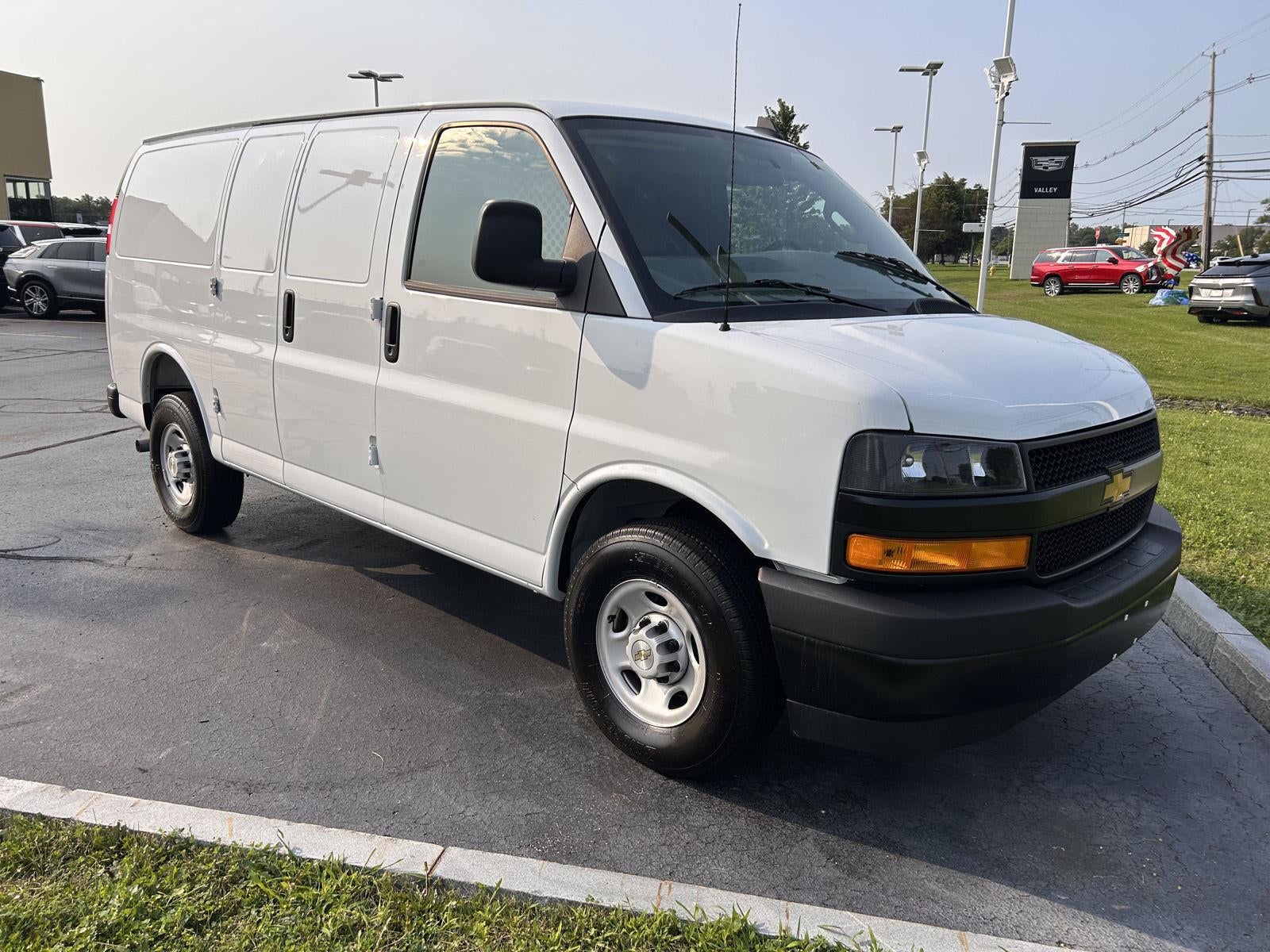 2025 Chevrolet Express Cargo WT