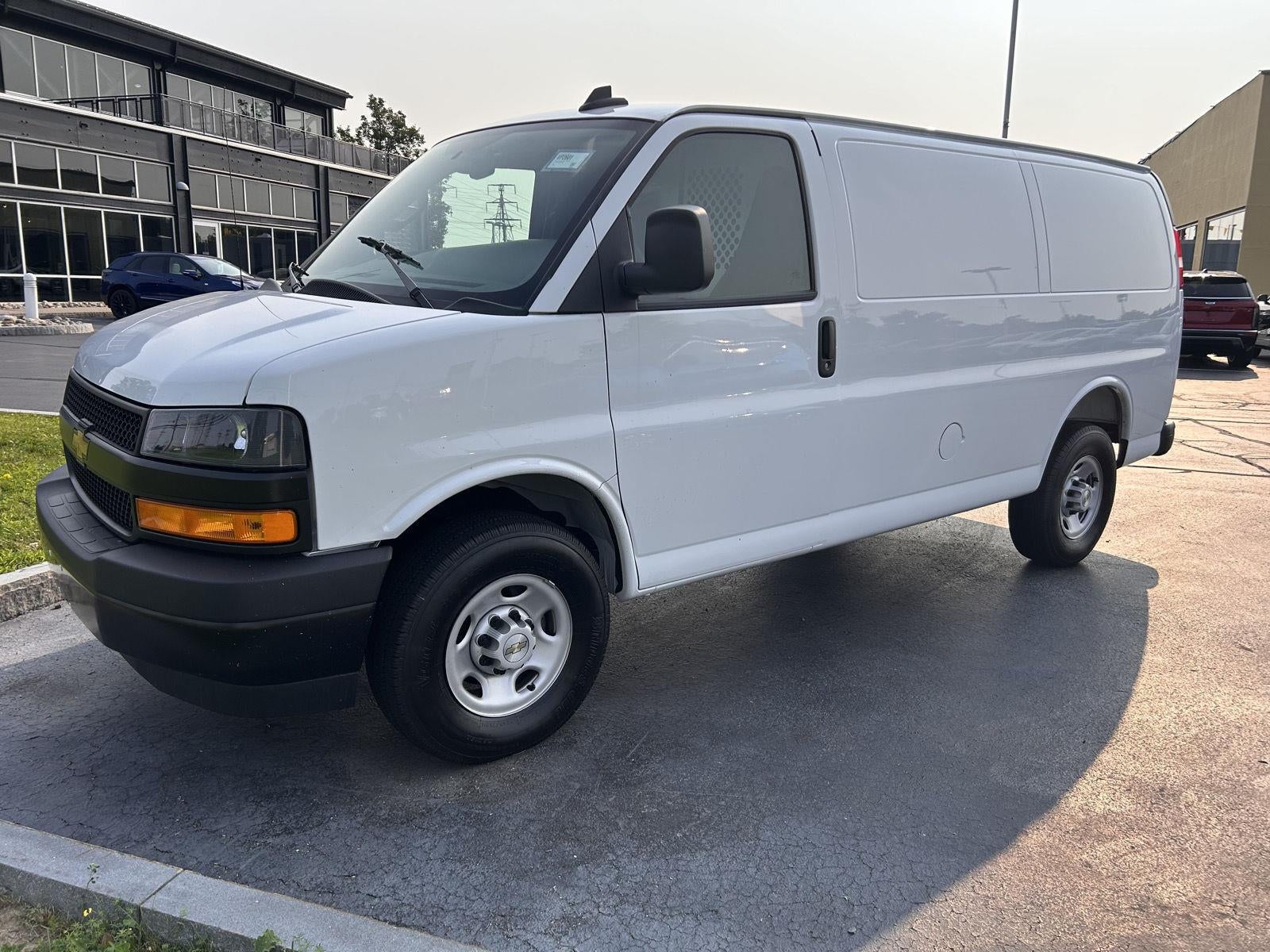 2025 Chevrolet Express Cargo WT