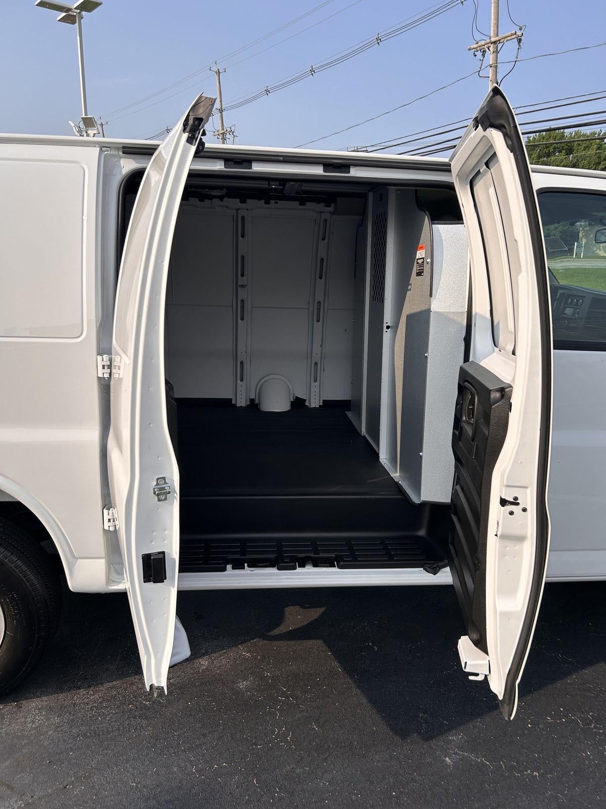 2025 Chevrolet Express Cargo WT