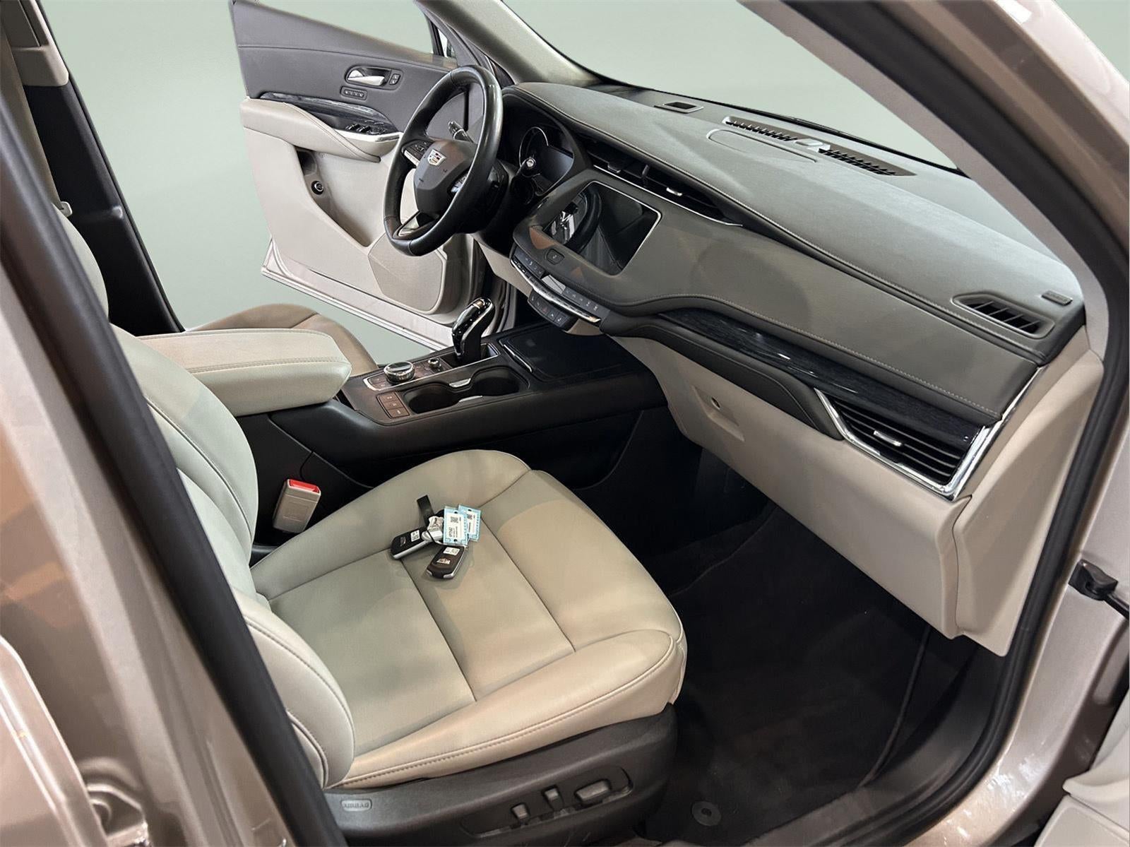 2023 Cadillac XT4 Premium Luxury