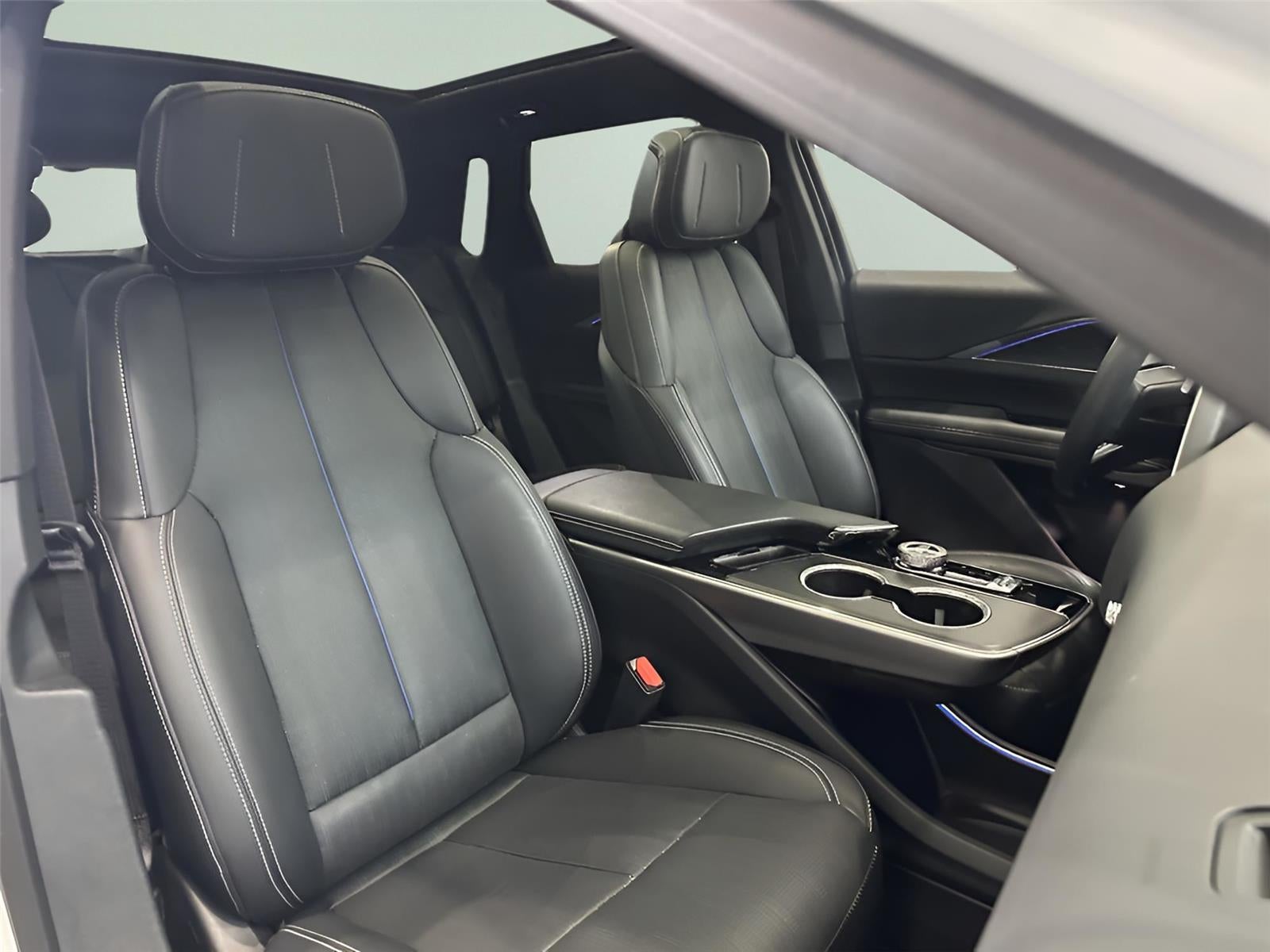 2024 Cadillac LYRIQ Luxury 1