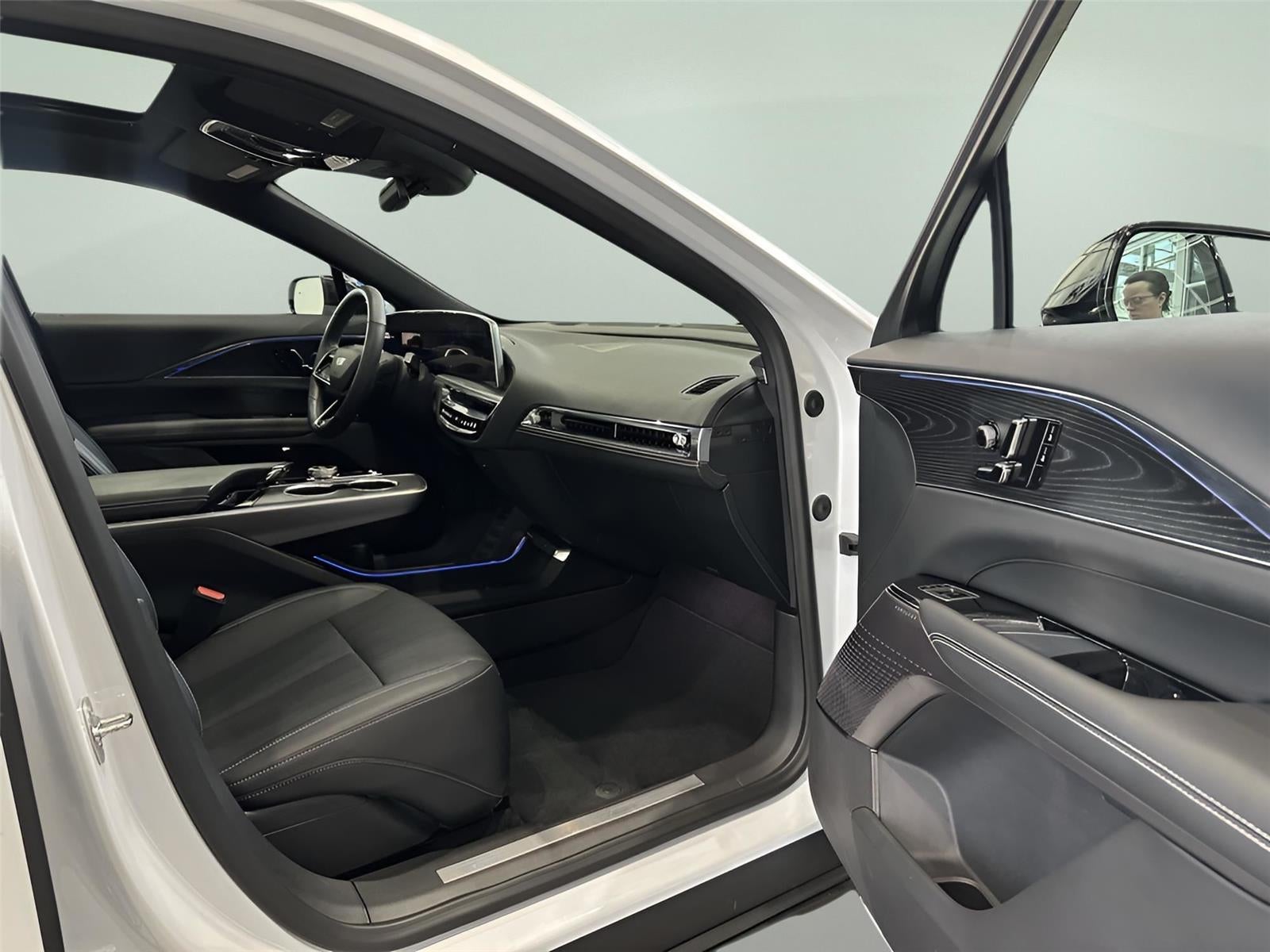 2024 Cadillac LYRIQ Luxury 1