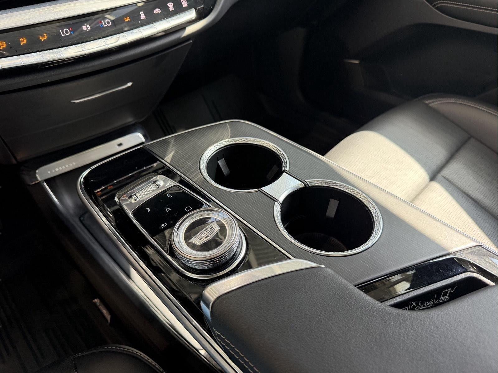 2024 Cadillac LYRIQ Luxury 1