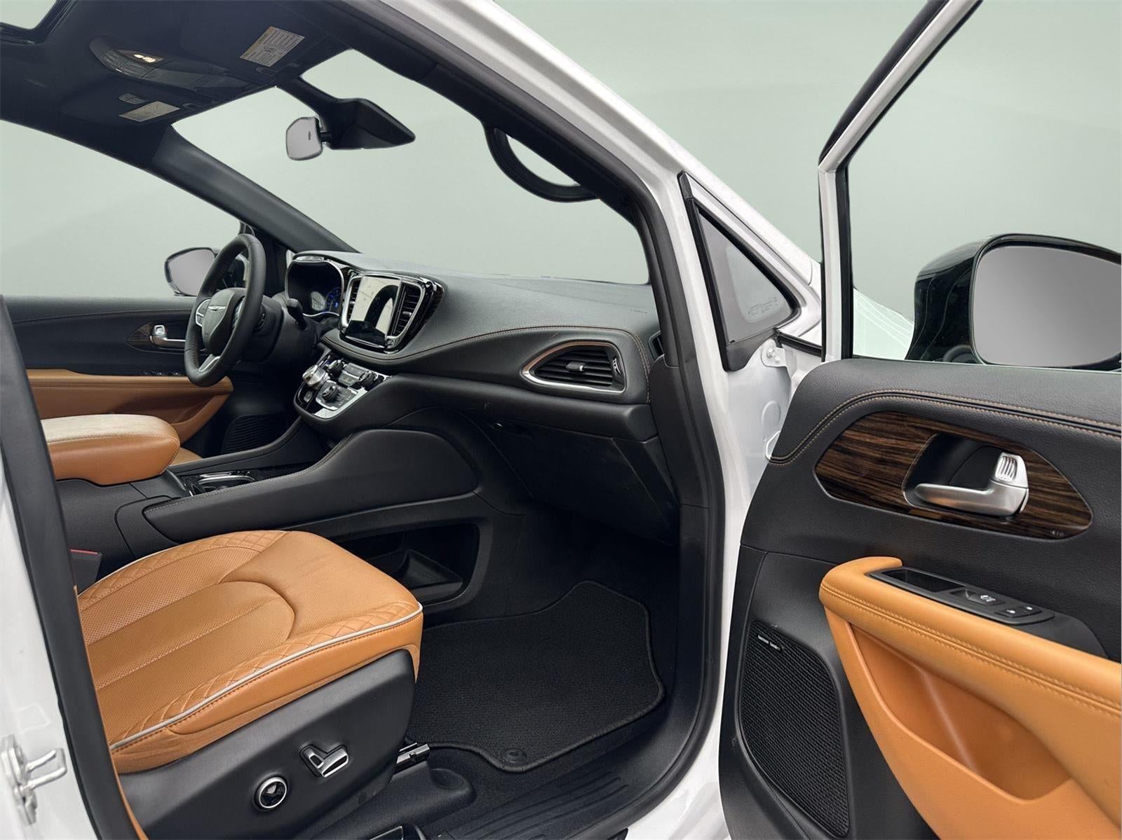 2023 Chrysler Pacifica Hybrid Pinnacle