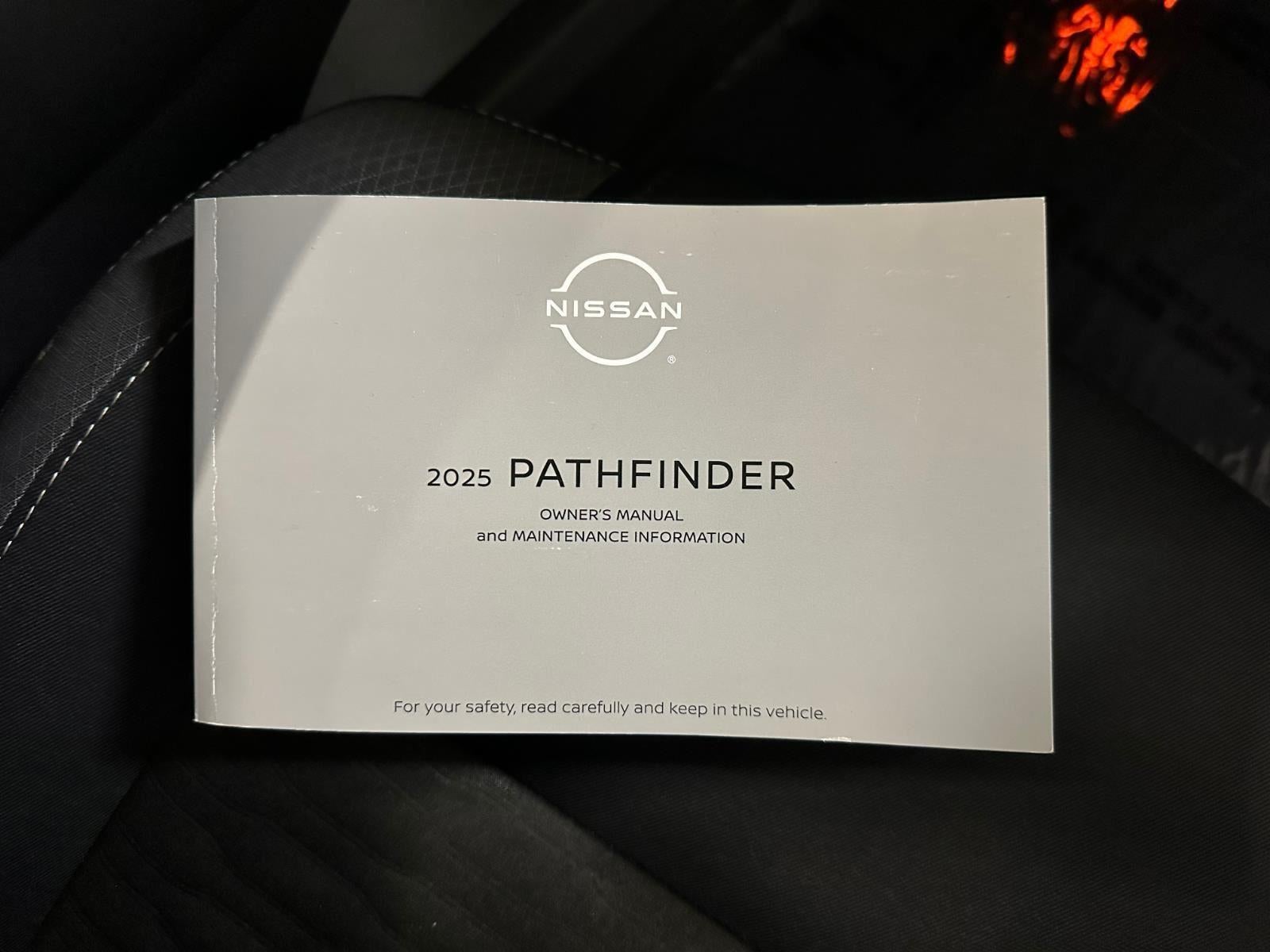 2025 Nissan Pathfinder SV