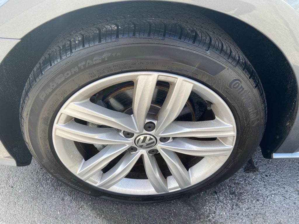 2018 Volkswagen Passat 2.0T SEL Premium Company Car Only 3000 Miles