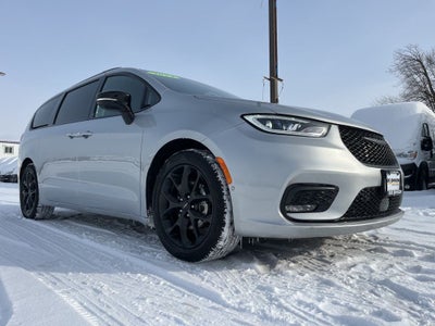 2024 Chrysler Pacifica Touring L S APPERANCE PACKAGE