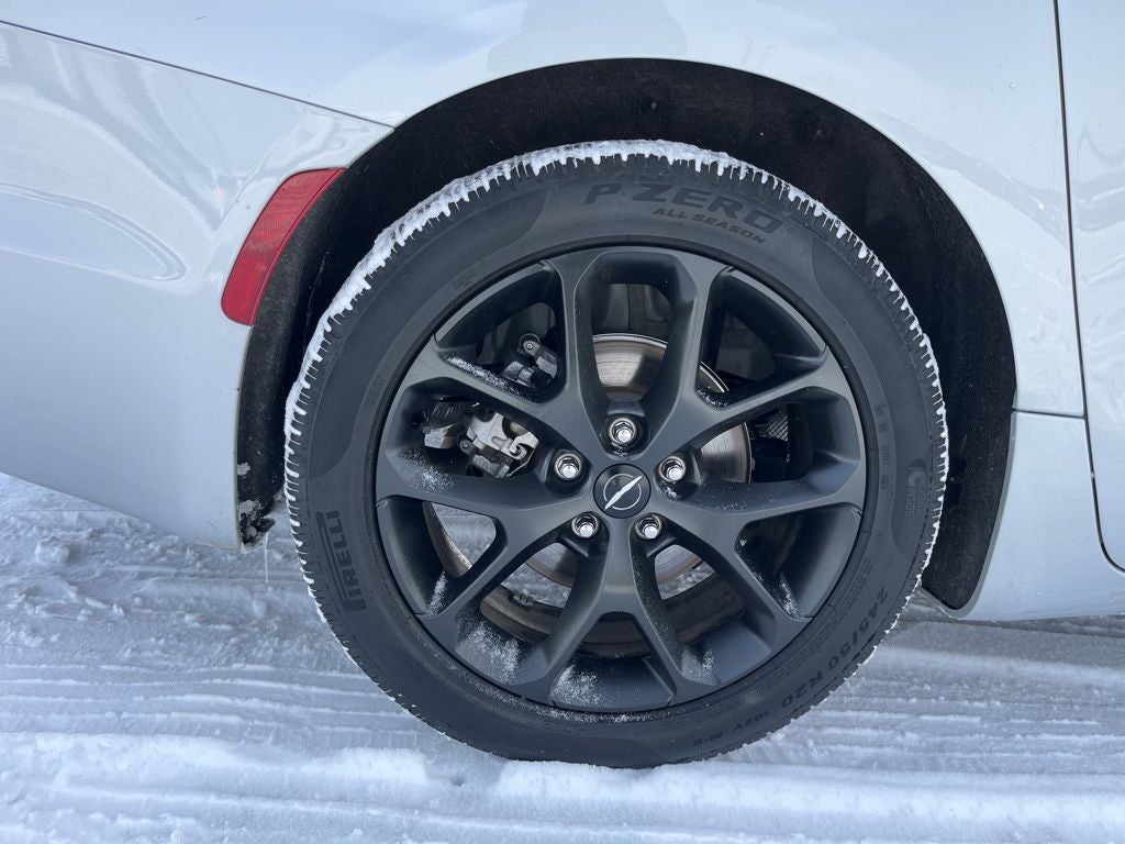 2024 Chrysler Pacifica Touring L S APPERANCE PACKAGE