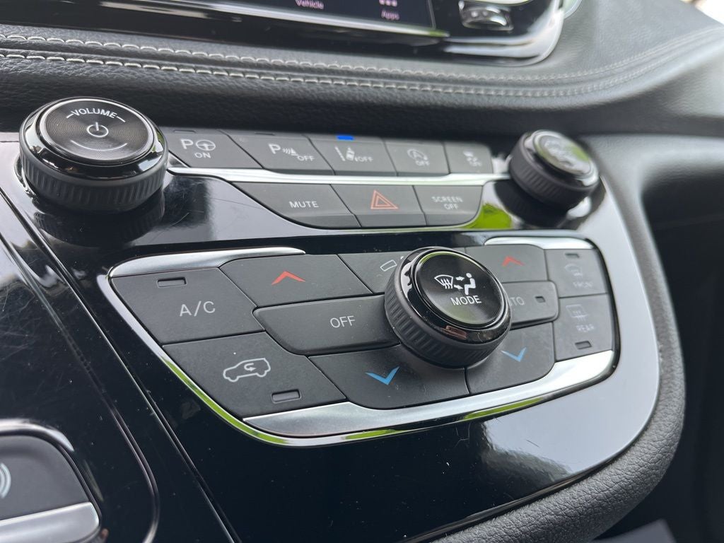 2024 Chrysler Pacifica Touring L S APPERANCE PACKAGE