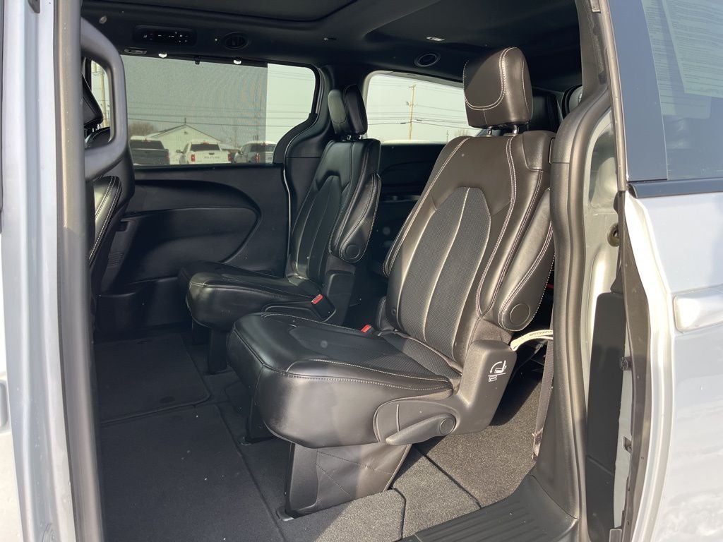 2024 Chrysler Pacifica Touring L S APPERANCE PACKAGE