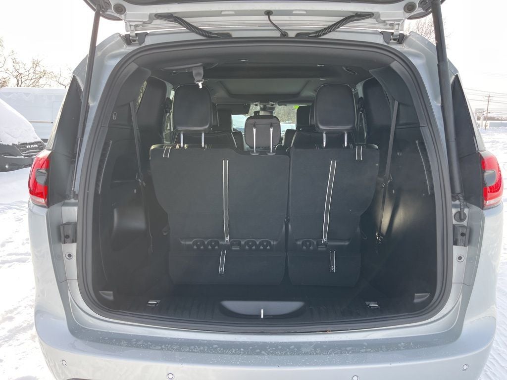 2024 Chrysler Pacifica Touring L S APPERANCE PACKAGE