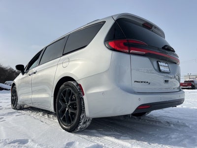 2024 Chrysler Pacifica Touring L S APPERANCE PACKAGE
