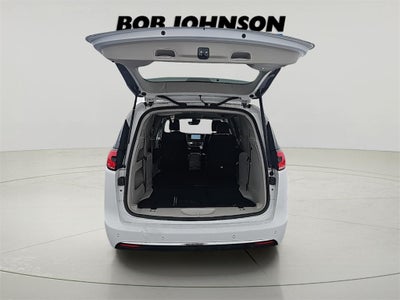 2024 Chrysler Pacifica Touring L Fresh Trade! Remote Start, Power Rear Doors, Power