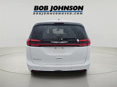 2024 Chrysler Pacifica Touring L Fresh Trade! Remote Start, Power Rear Doors, Power